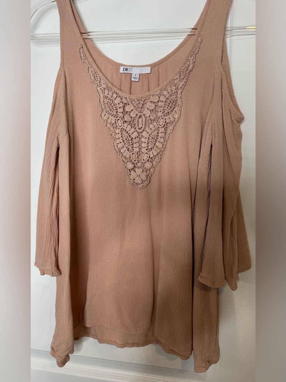 DR2 Blush-Tone Crochet Cold Shoulder Tunic blouse sz small summer spring pastel